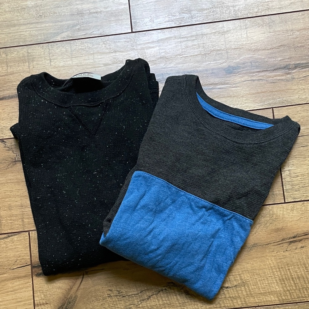2 pack Cat & Jack Black and Blue Crew Neck Shirt Size M 8/10
P10